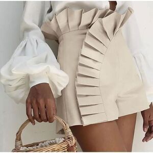 Commense asymmetrical Cream High-Waisted Shorts‎ with Pleated Ruffle Detail S